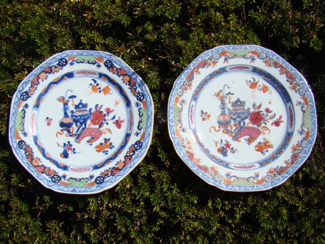 A fine matched pair of 18th century Chinese Export Porcelain 9 1/2" plates circa 1775-1780